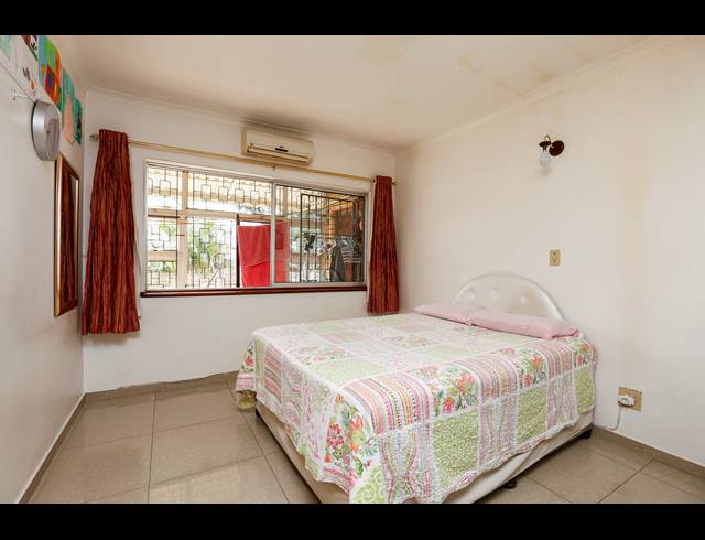 4 BEDROOM HOUSE FOR SALE IN OVERPORT